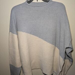Elegant Two-Tone Crew Neck Sweater